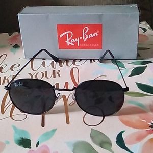 Ray-Ban Round Black Sunglasses